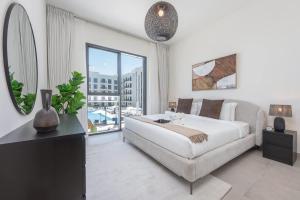 Free housekeeping visits during your stay - StayShort - Elegant 2BR Residence in the New The Diplomat