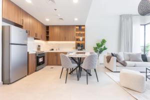 Free housekeeping visits during your stay - StayShort - Elegant 2BR Residence in the New The Diplomat