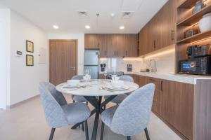 Free housekeeping visits during your stay - StayShort - Elegant 2BR Residence in the New The Diplomat