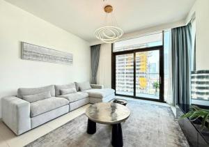 Premium 2BR High Rise City Skyline Views
