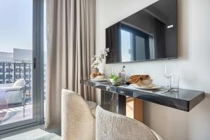 Frank Porter - Azizi Mirage 1