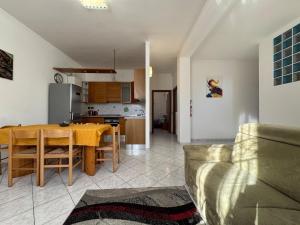 8 min to Milan MXP Airport with train station