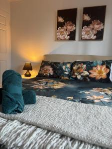 Sunshine Bay, 5 mins to beach w pool pet friendly