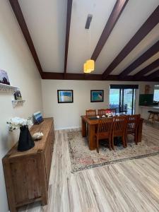 Sunshine Bay, 5 mins to beach w pool pet friendly