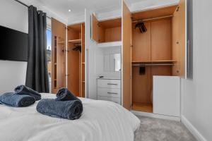 London 3BD sleeps 8 East CR0 Station LGW 14 mins