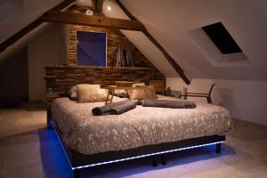 L Evasion Jacuzzi Sauna Hamamm Love Room