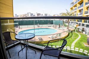 Crystal Residence-Modern Home Pool view Peaceful Next to Circle Mall