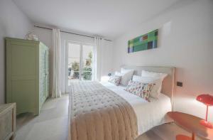 Exceptional Villa a c 4BR 8P with Pool & Sea View