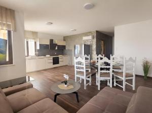 Luxury Beachfront Apartment - Villa Bregeš
