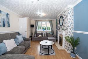 Telford Town Centre | Spacious Contractor Stay – Sleeps 8