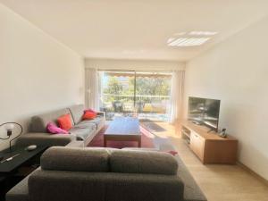 June apartment 2 bedrooms with pool