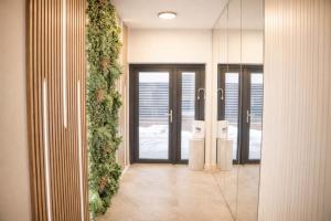 Modern One-Bedroom Apartment with Balcony - Cometei Residence