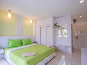 Nana Chat Bangsaen Hotel