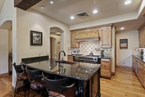 Ski-In Ski-Out Deer Valley Escape condo