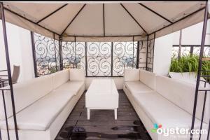 Comfortable room, 100m to walking st, 5th floor