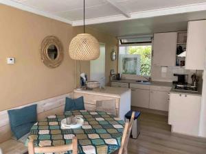 3 bedrooms, 5 beds, beautiful garden