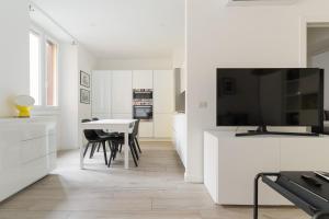 GuestHost - Bright Flat near Stazione Centrale
