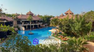 Exclusive Comfort in The Palm