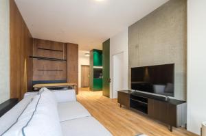 10-230 in RC Yaroslaviv Grad, Bulvarno Kudriavska 17,Petrovdom Apartments