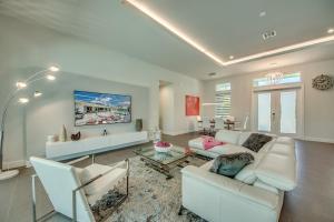 CoralVilla Seven Oceans - stylish villa, with spa, boat dock, BBQ, canoe