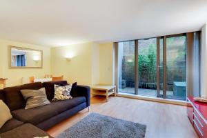 Spacious 2 bed 2 bath Kings Cross Apartment