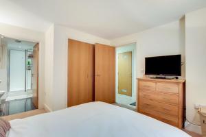 Spacious 2 bed 2 bath Kings Cross Apartment