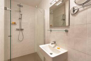 Rotterdam Teleport Hotel