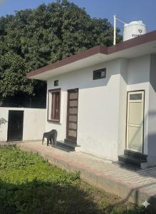 2 Stayz - Single Room Cottage in JIM CORBETT