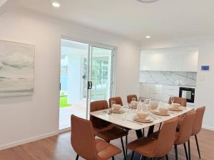 4-Bedroom Luxury Waterfront Home in Broadbeach