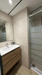 GRAV19, Beautiful restored duplex near to the beach