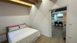 GRAV19, Beautiful restored duplex near to the beach