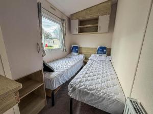Lovely Caravan With Full Decking At Broadland Sands In Suffolk Ref 20199Bs