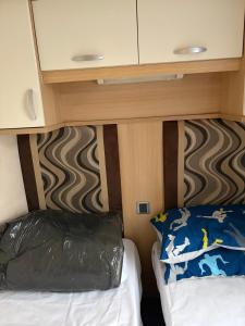 Fantastic Caravan At Broadland Sands Holiday Park Nearby Lowestoft Ref 20003Sv