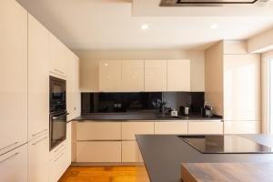 COASTAL ESCAPE KEYWEEK Apt in central Biarritz with balcony and parking