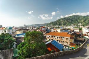 Private apartment at Bayshore by Lofty