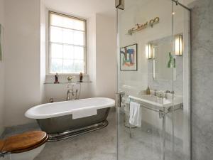 Chapel Flat - Uk42251