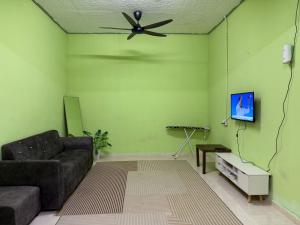 Homestay De Acacia Rumah Nyatuh