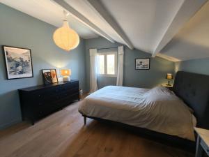 Maison à la campagne proche rivière, avec piscine