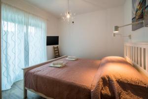 Viletta with pool, waterfall, privacy, large garden - by Traveler tourist agency Krk - ID 2212