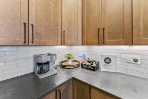 Amazing Rooftop Patio Overlooking street