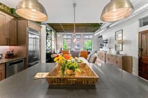 Amazing Rooftop Patio Overlooking street