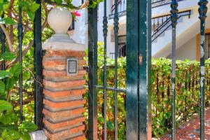 Modern 2-bedroom, 2-bathroom apartment