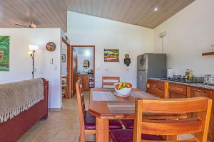 Villa Sloth, Uvita, 1BR-1BA, poolside, near beach
