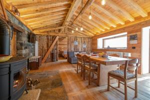 Panoramic Mountain Cabin With Breathtaking View