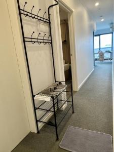 Bellview Bright Balcony City View 50m to Train Station