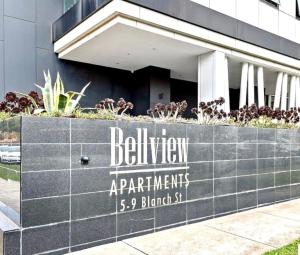 Bellview Bright Balcony City View 50m to Train Station