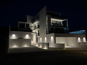 Luxurious Sea-View 2BR Apartment with Private Pool-Villa Quadris-Crikvenica