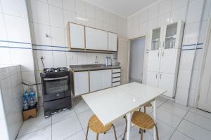 Apartamento com Ar Condicionado a 100 m da Praia