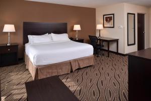 Holiday Inn Express & Suites Washington - Meadow Lands by IHG