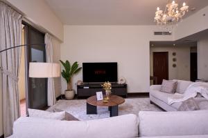 JBR 2BR with Iconic Palm Views Sadaf 6 Luxury